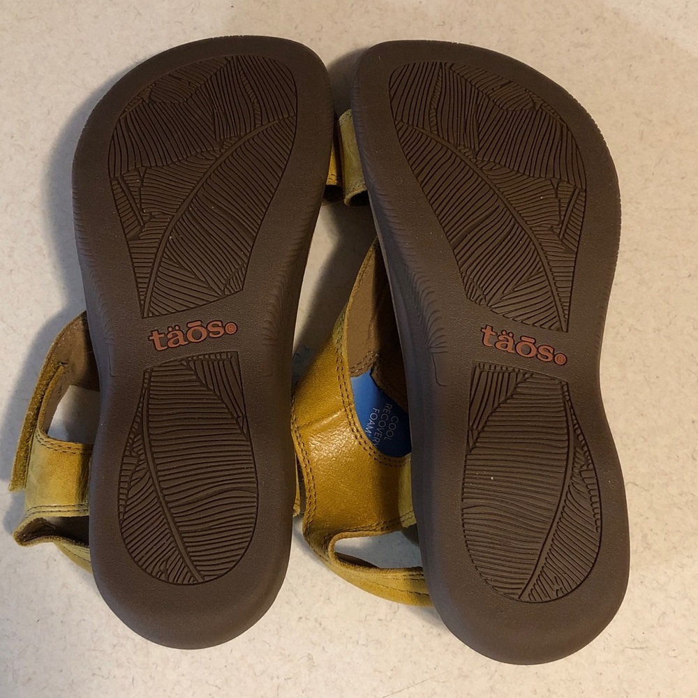 NWT Taos Memory Foam Sandals - Picture 7 of 9